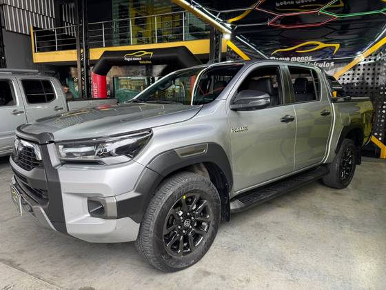 TOYOTA HILUX 2.8 D-4D TURBO DIESEL CD CONQUEST 4X4 AUTOMÁTICO
